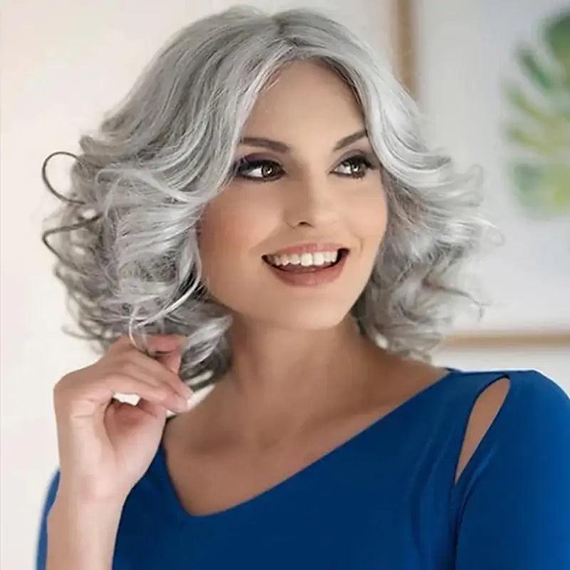Short gray wavy wig - Heat resistant synthetic fiber, modern style, and lasting comfort. Ideal for all occasions - Anellace Short gray wavy wig - Heat resistant synthetic fiber, modern style, and lasting comfort. Ideal for all occasions - Anellace