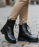 Comprar bota feminina tratorada de couro legítimo com solado robusto e cano curto para estilo urbano com conforto ANELLIMN