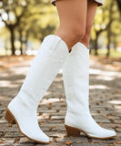 Comprar bota texana feminina cano alto com salto baixo e costura western estilizada para look country barato AREZZO