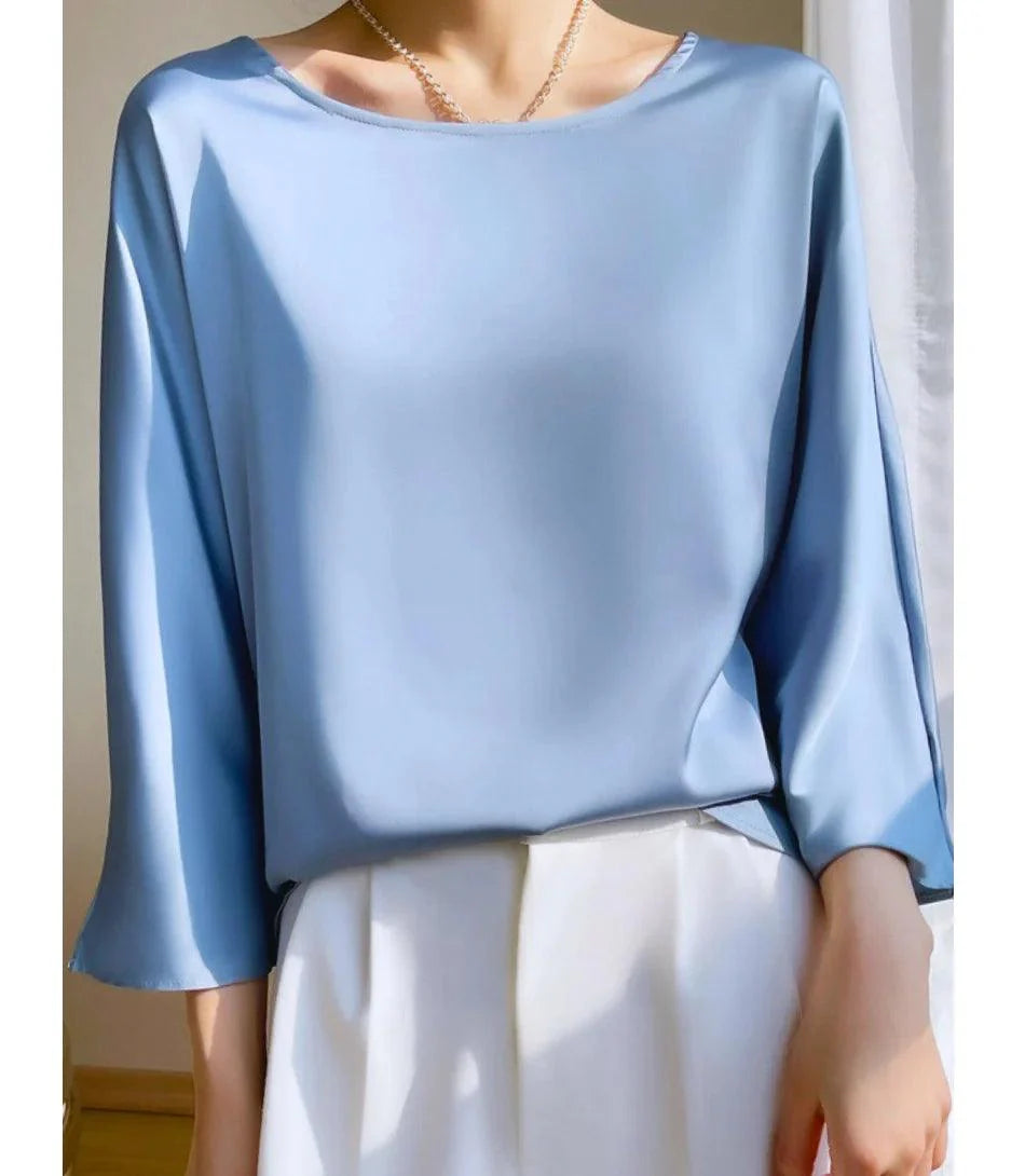 Blusa Social Feminina em Cetim com Manga Ampla, ideal para ambiente formal e eventos, oferecendo estilo e elegância com conforto.