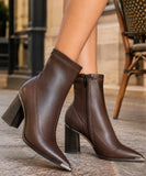 Comprar bota feminina cano curto de couro com salto grosso e zíper traseiro para looks elegantes e confortáveis no inverno barato DAFITI  