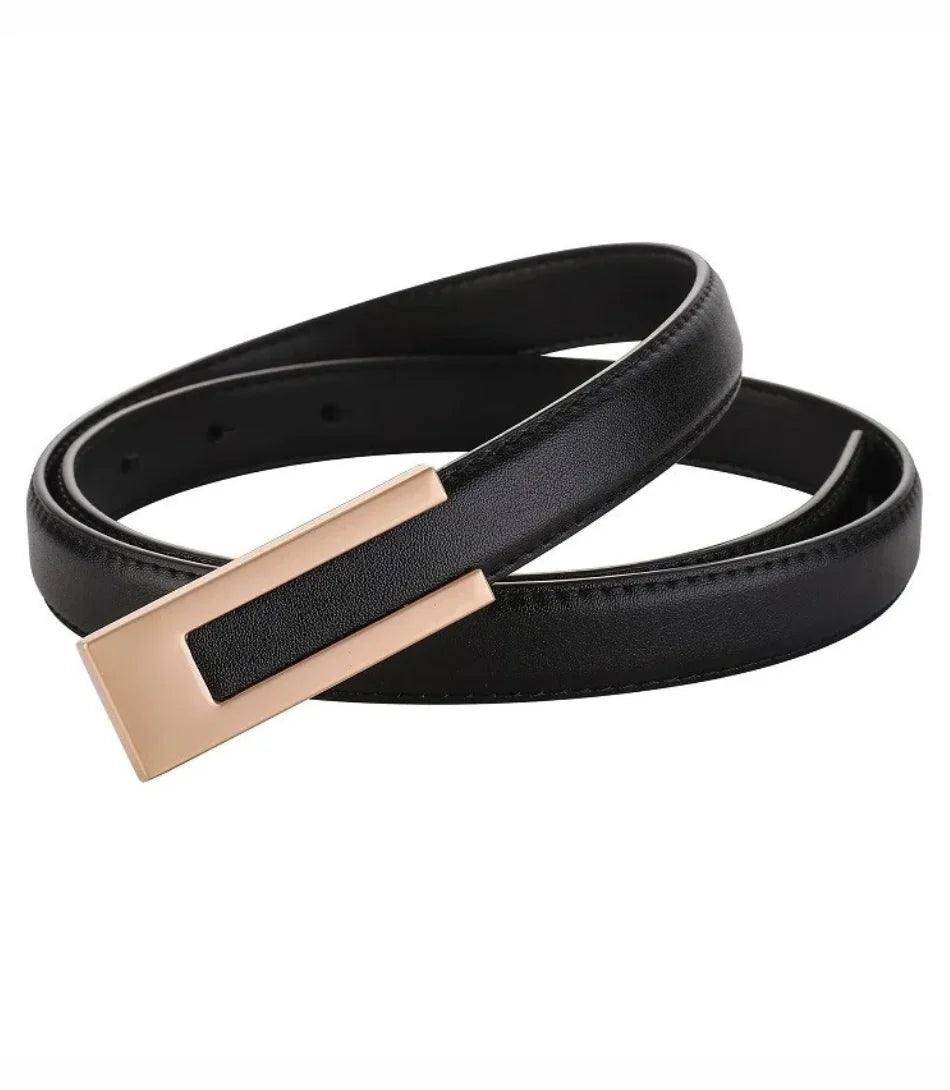 Women's skinny belt in black vegan leather with gold buckle