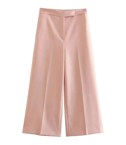 Conjunto Feminino de Alfaiataria com colete acinturado e calça reta em tecido de poliéster e algodão, disponível em cores neutras e tamanhos variados.