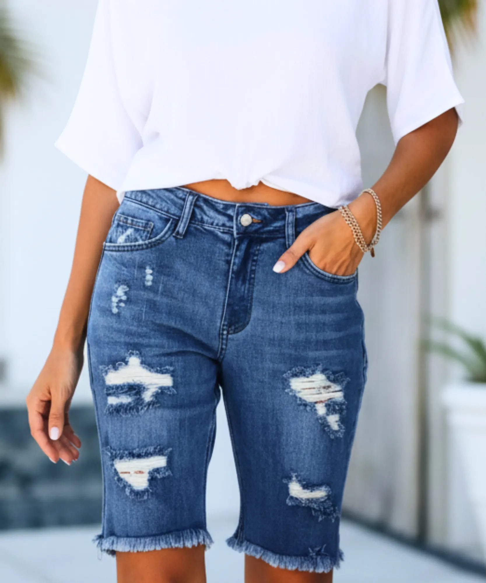 Comprar bermuda jeans feminina destroyed rasgada barra desfiada cintura alta stretch casual barato ZARA

