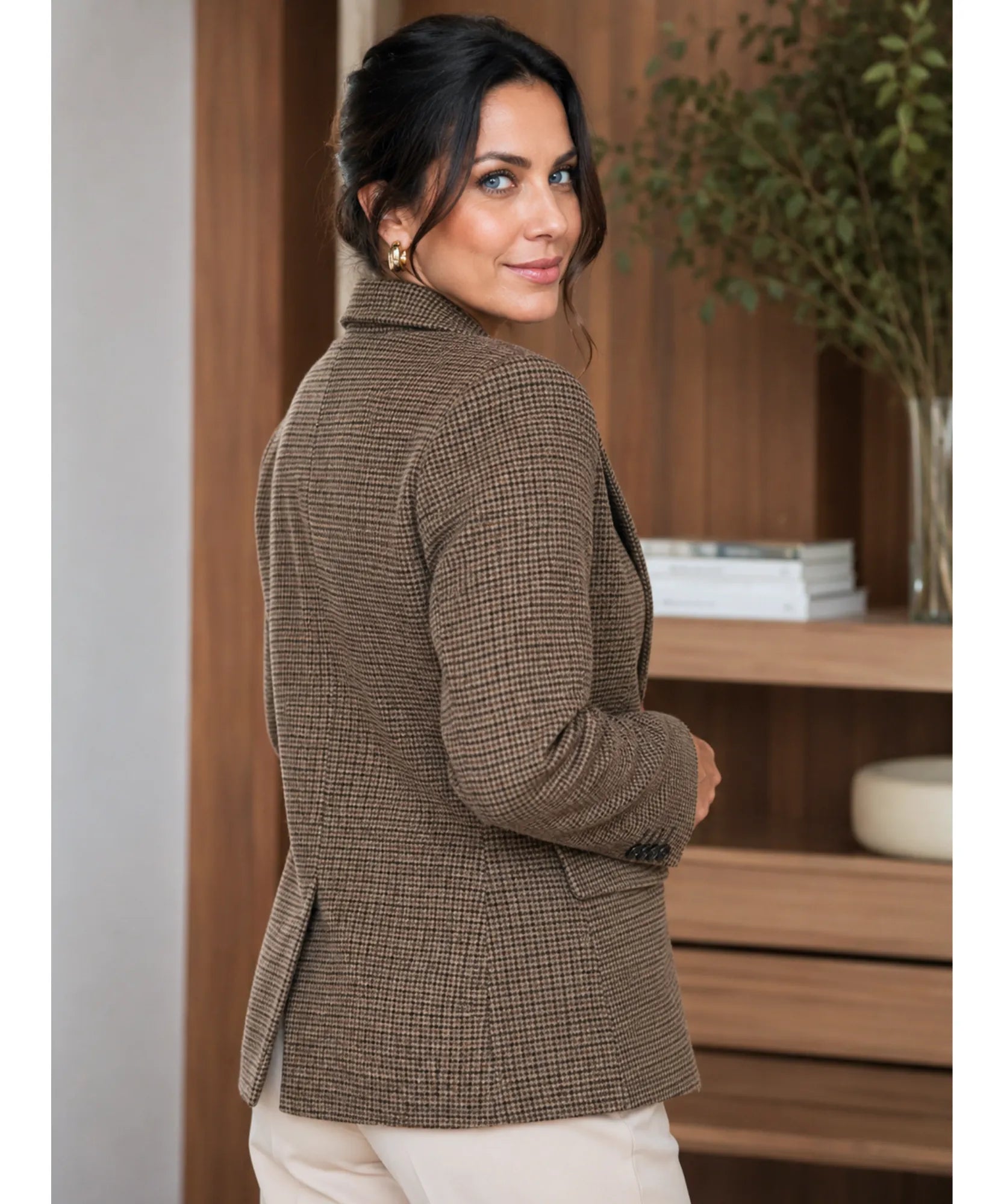 Brown houndstooth tweed blazer, back view