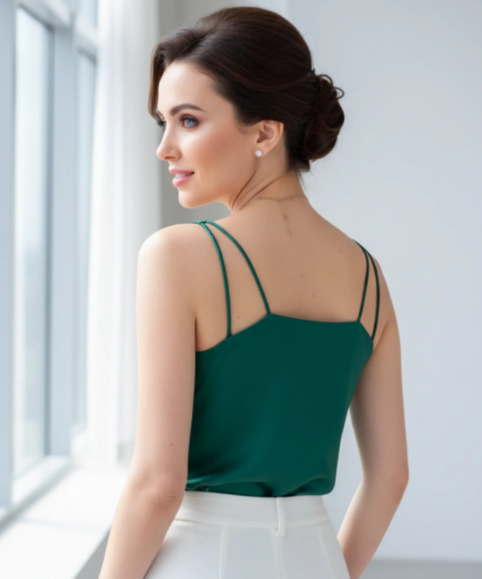 Comprar blusa feminina social de cetim verde com decote para looks sofisticados de trabalho ou eventos noturnos barato ZARA

