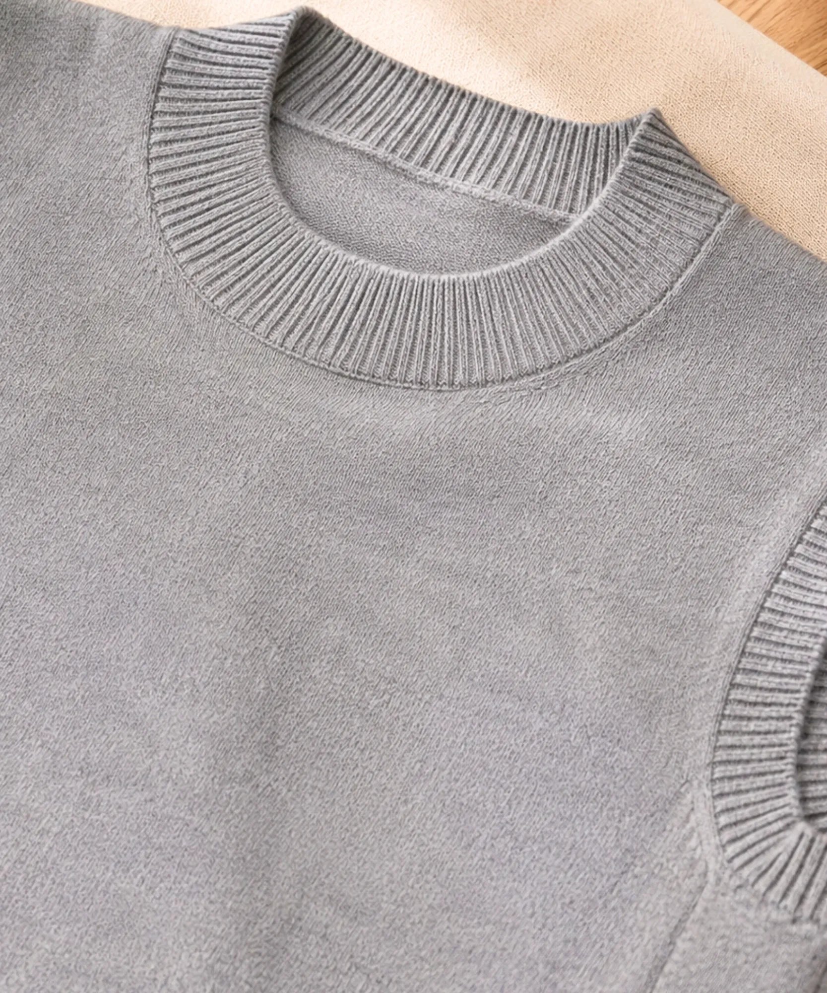 Women's oversized ribbed sweater vest in Light Grey