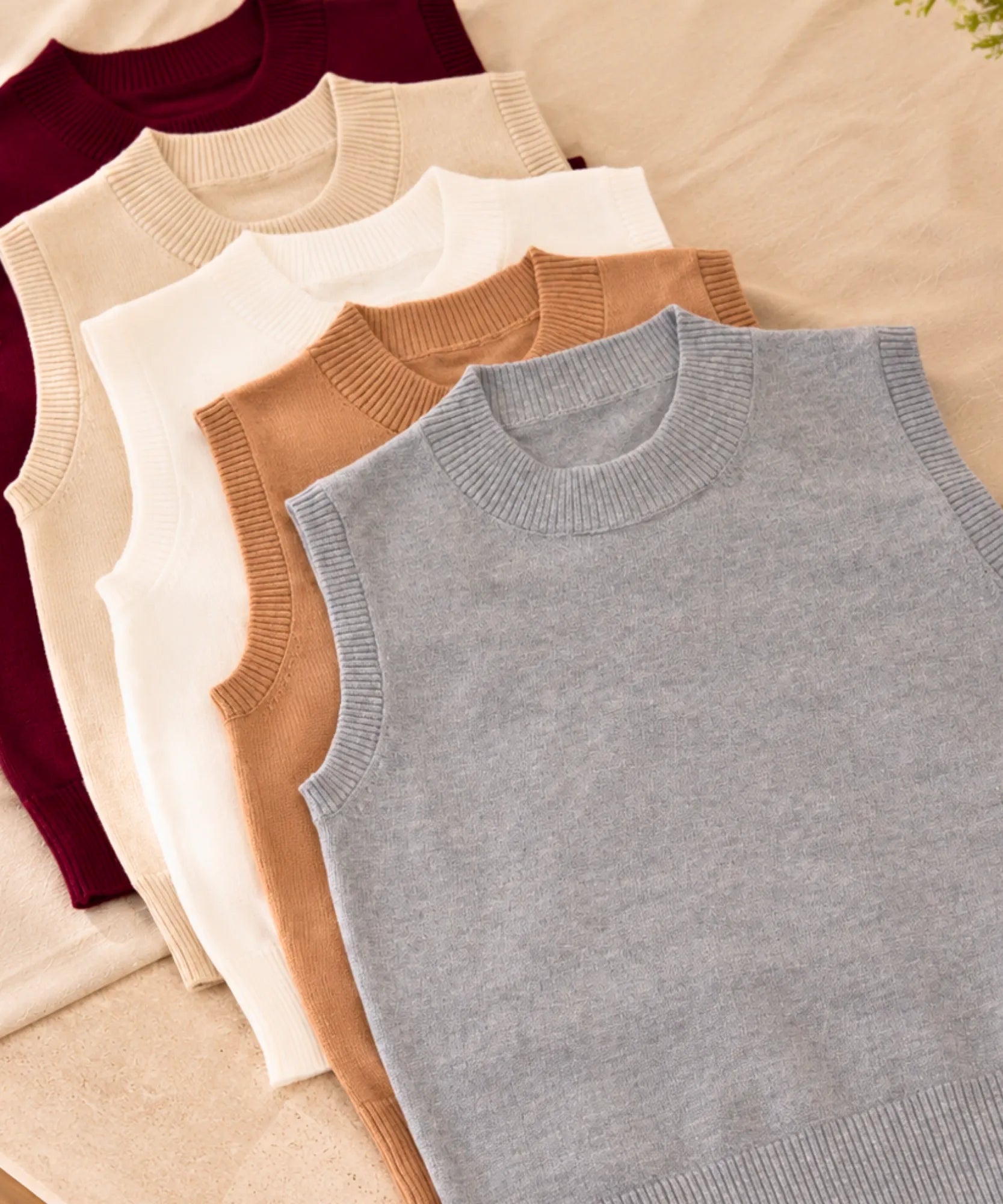 Women's oversized ribbed sweater vest in Light Grey