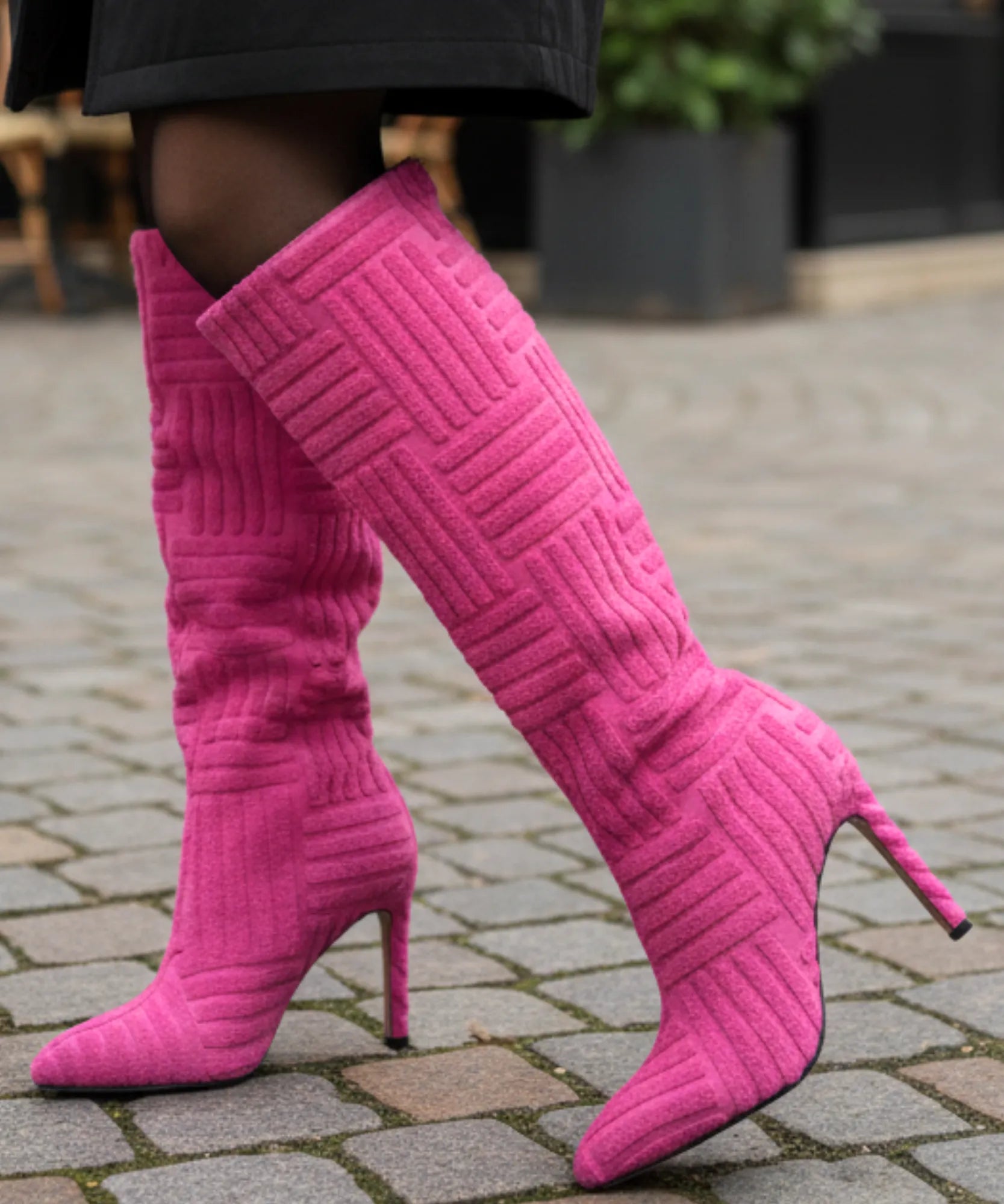 Comprar bota bico fino feminina cano alto malha knit texturizada salto stiletto franzida barata AREZZO