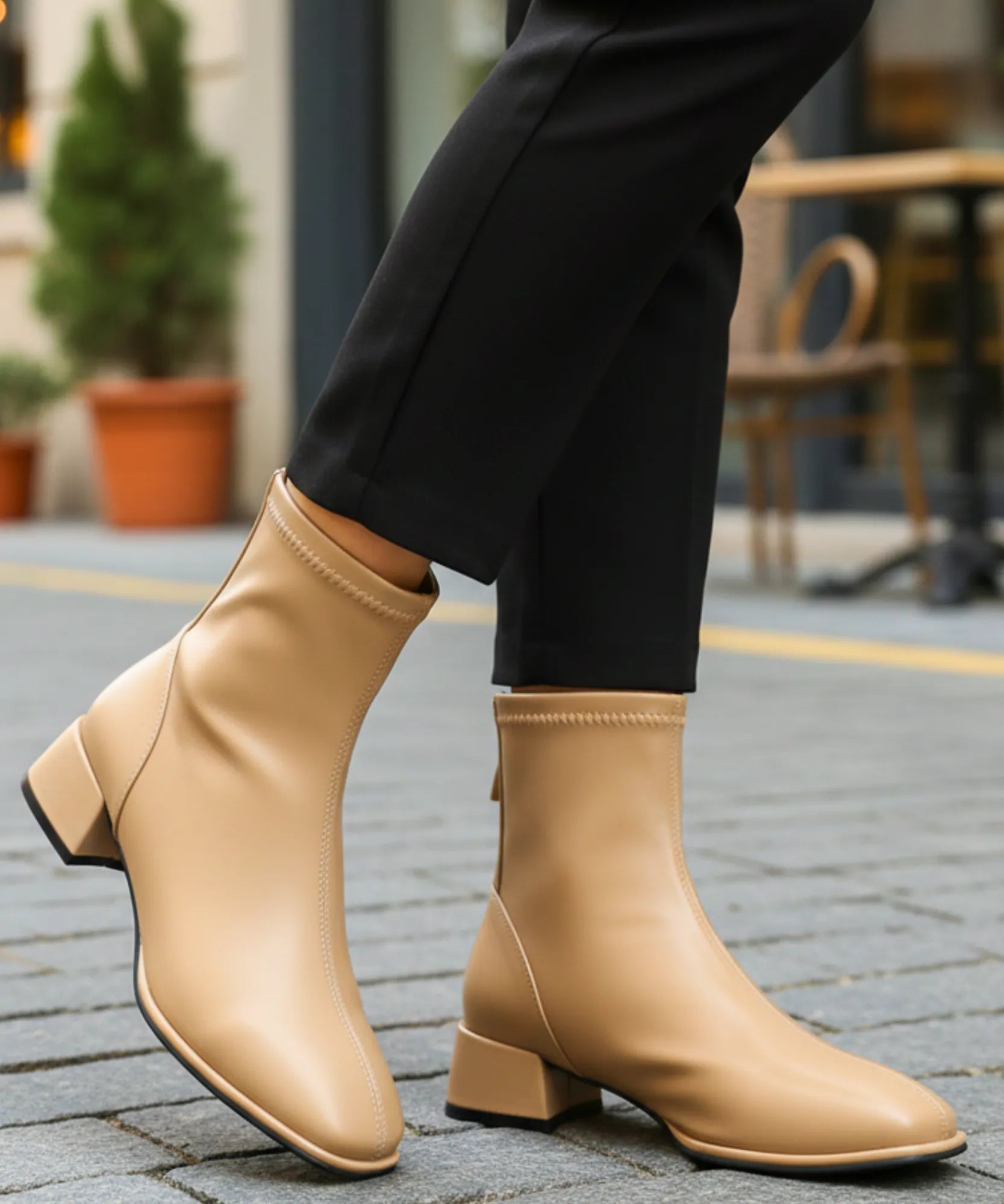 Comprar bota bico quadrado feminina cano curto couro sintético stretch salto bloco promoção AREZZO