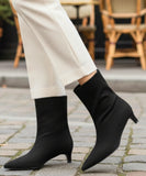 Comprar bota feminina cano curto camurça com salto fino e bico delicado para composições elegantes de meia-estação e dias mais frios   VIA MARTE