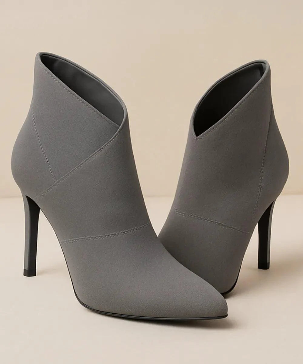 Comprar bota feminina cano curto com salto fino e bico elegante para looks urbanos sofisticados barato AREZZO