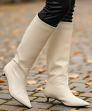 Comprar bota feminina cano longo com salto fino baixo em couro elegante e confortável para inverno, looks urbanos ou casuais barato VIZZANO
