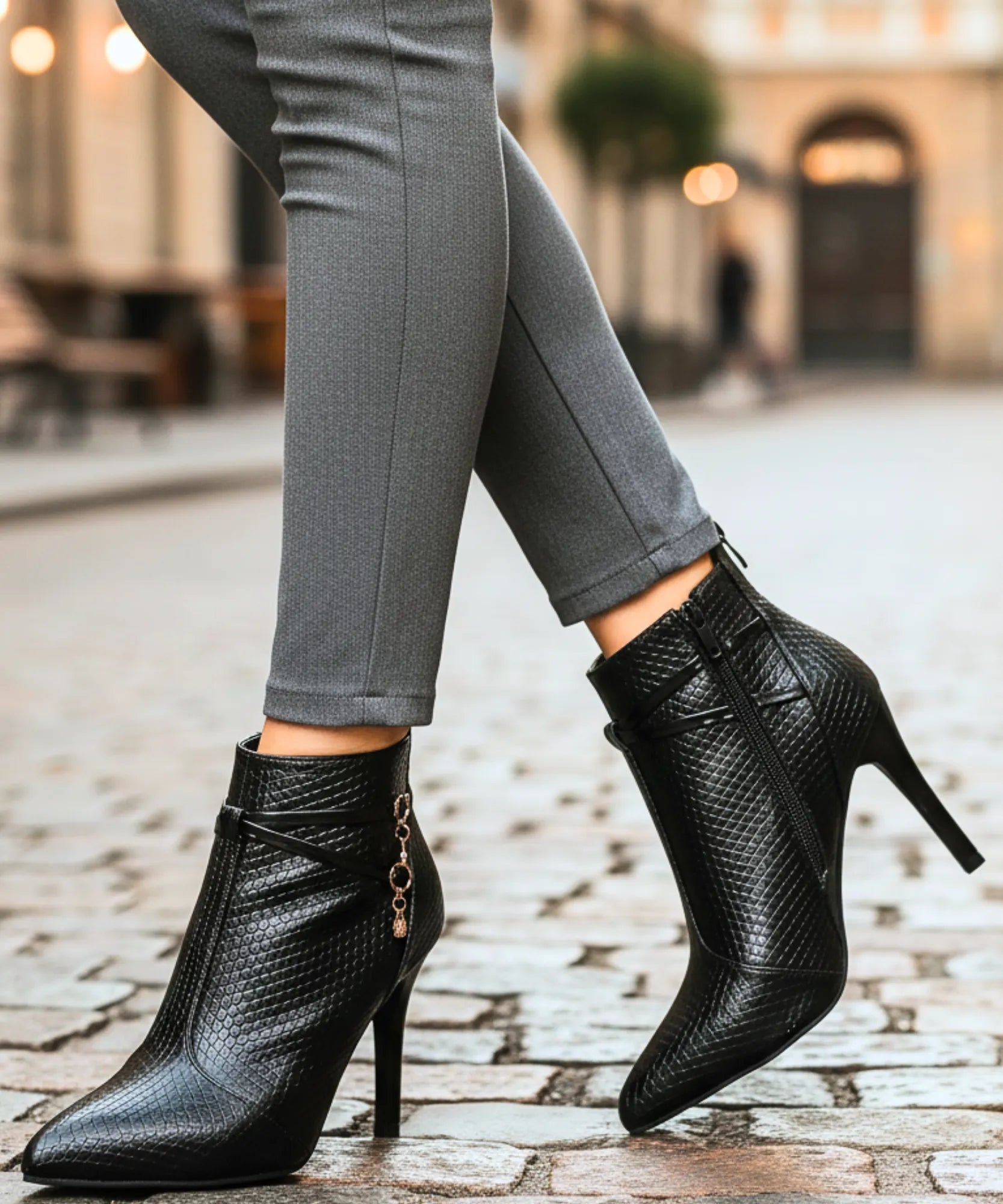Comprar bota feminina salto fino bico fino texturizada elegante para looks sofisticados e eventos em promoção AREZZO