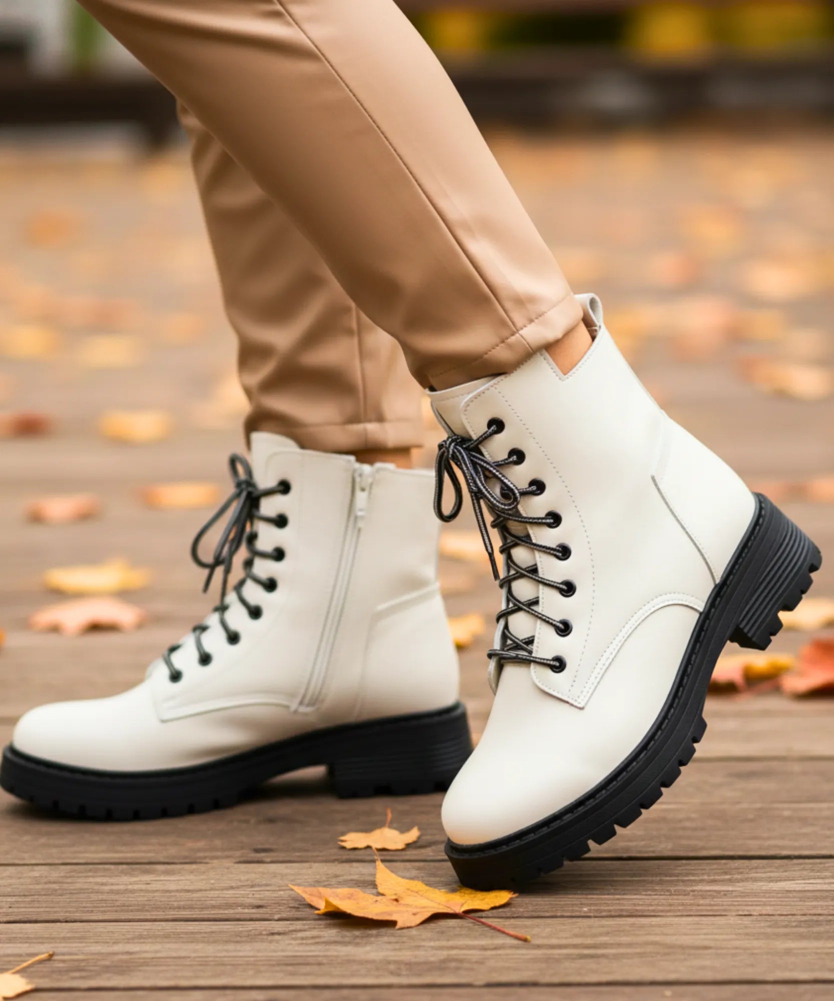 Comprar bota feminina tratorada de couro legítimo com solado robusto e cano curto para estilo urbano com conforto ANELLIMN