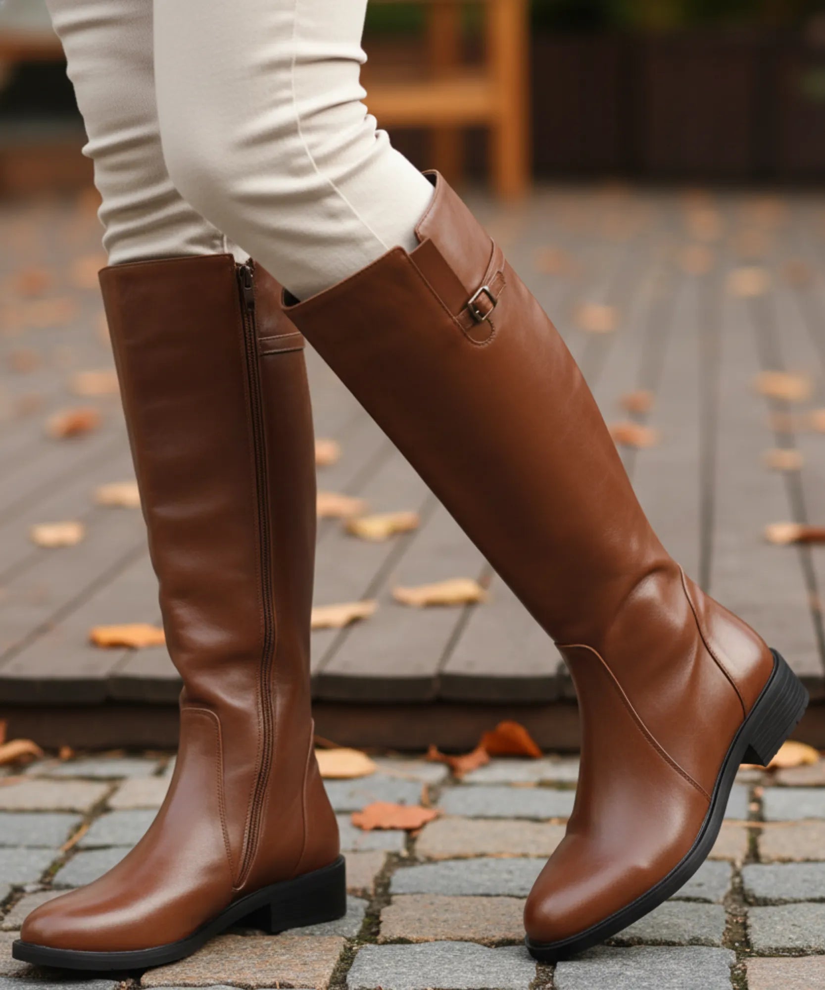 Comprar bota montaria feminina cano alto couro sintético salto bloco fivela decorativa zíper lateral barata AREZZO