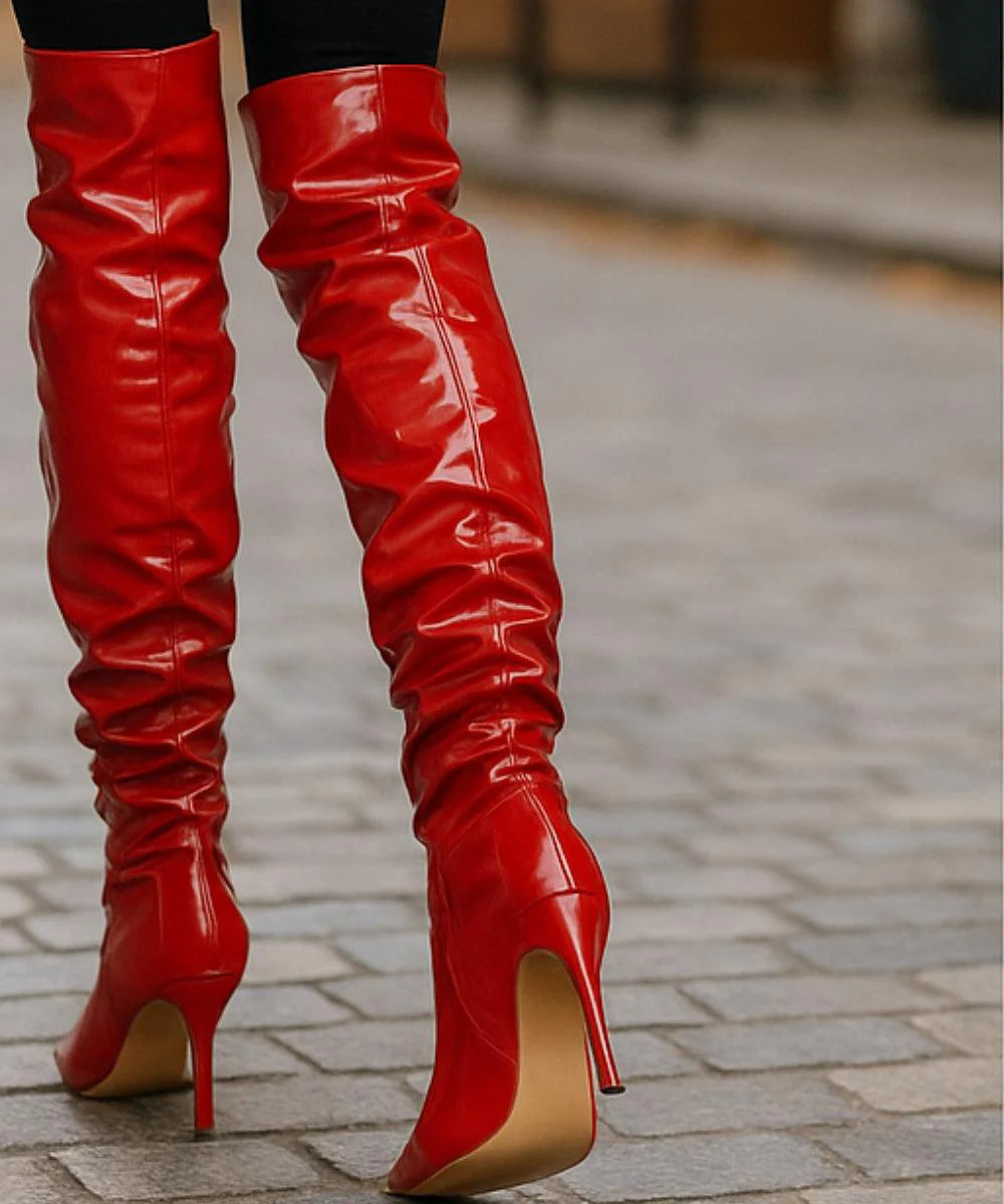 Comprar bota over the knee feminina vinil vermelho com salto fino e bico fino para o inverno em promoção AREZZO
