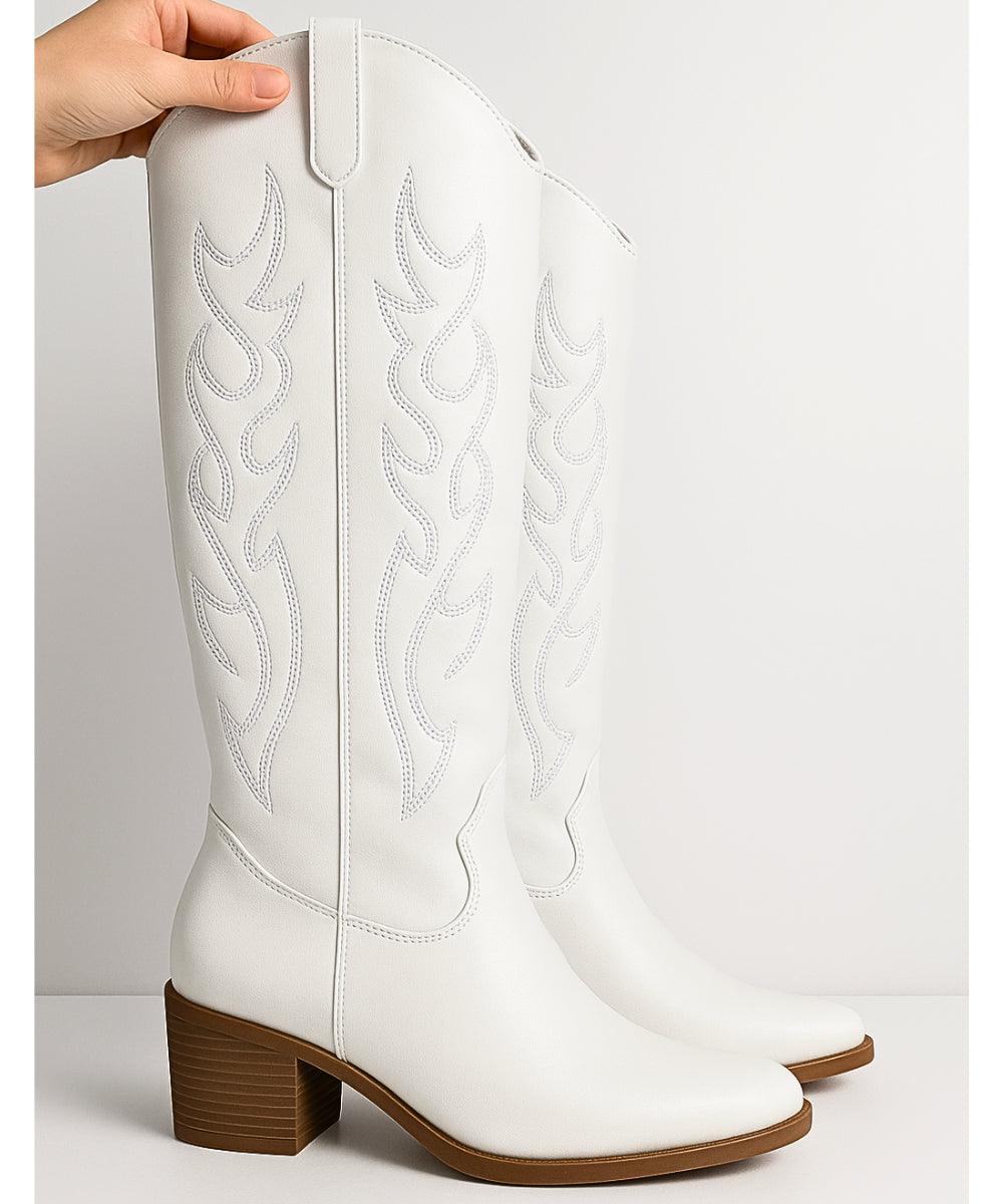Comprar bota texana feminina cano alto com salto baixo e costura western estilizada para look country barato AREZZO