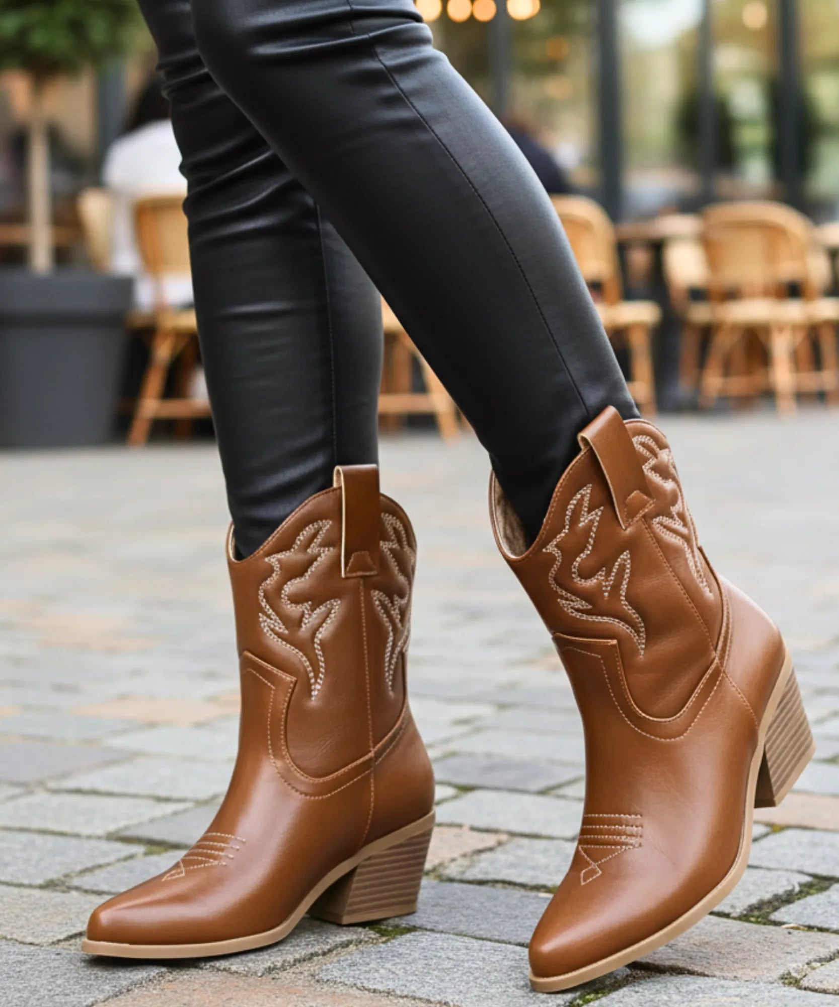 Comprar bota texana feminina cano curto com salto grosso confortável e bico fino em couro promoção VIZZANO