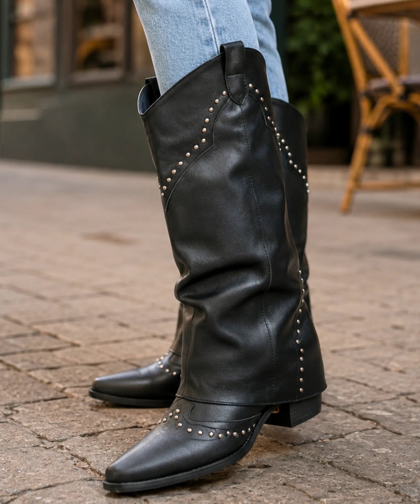 Comprar bota texana feminina cano longo couro sintético rebites metálicos bico fino salto bloco western barata em promoção DAFITI  