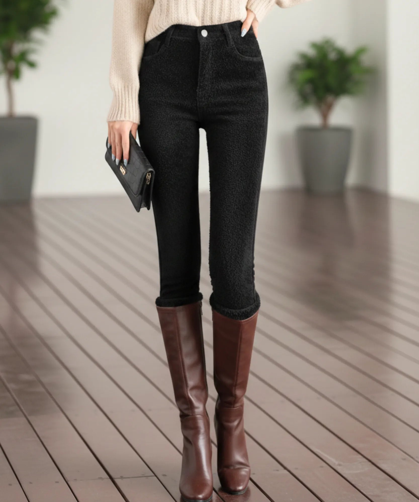 Women's Skinny Fleece-Lined Jeans in Black