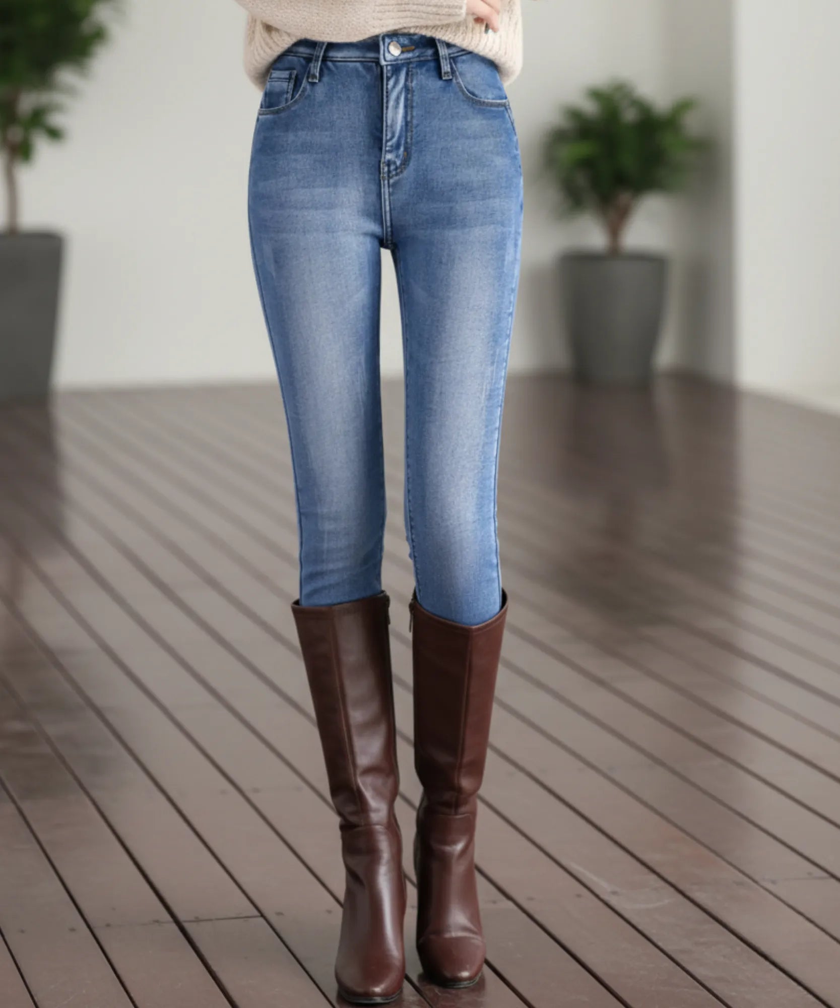 Women's Skinny Fleece-Lined Jeans in Light Wash
