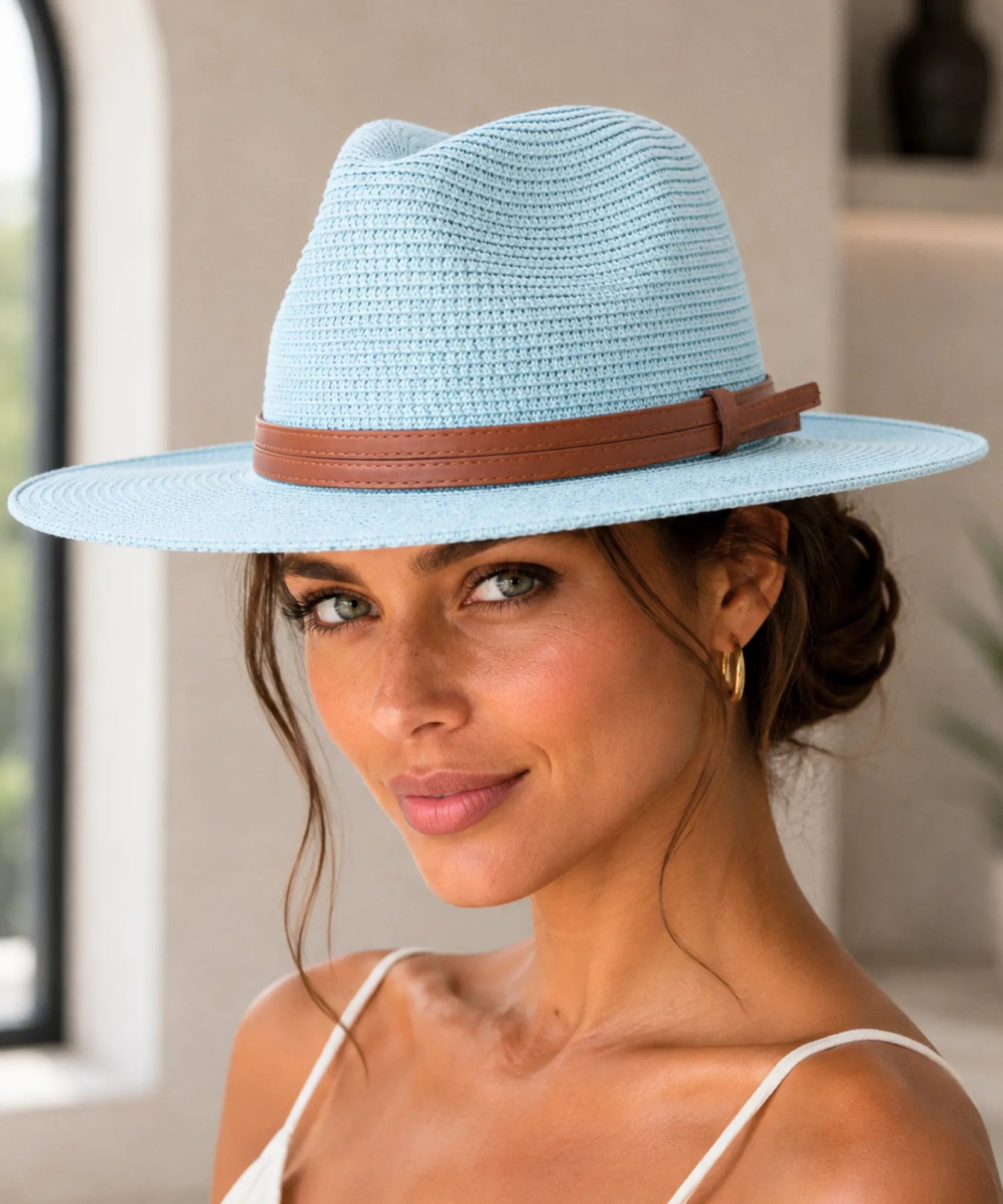 Unisex wide-brim straw fedora hat in light blue with a leather band
