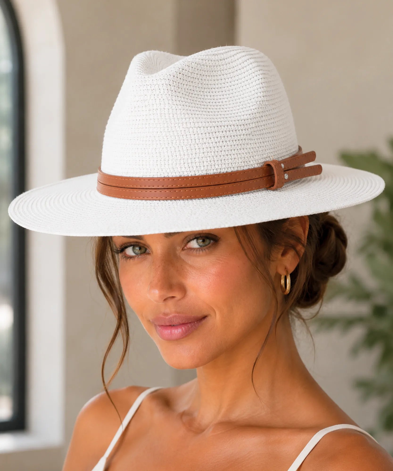 Unisex wide-brim straw fedora hat in white with a leather band