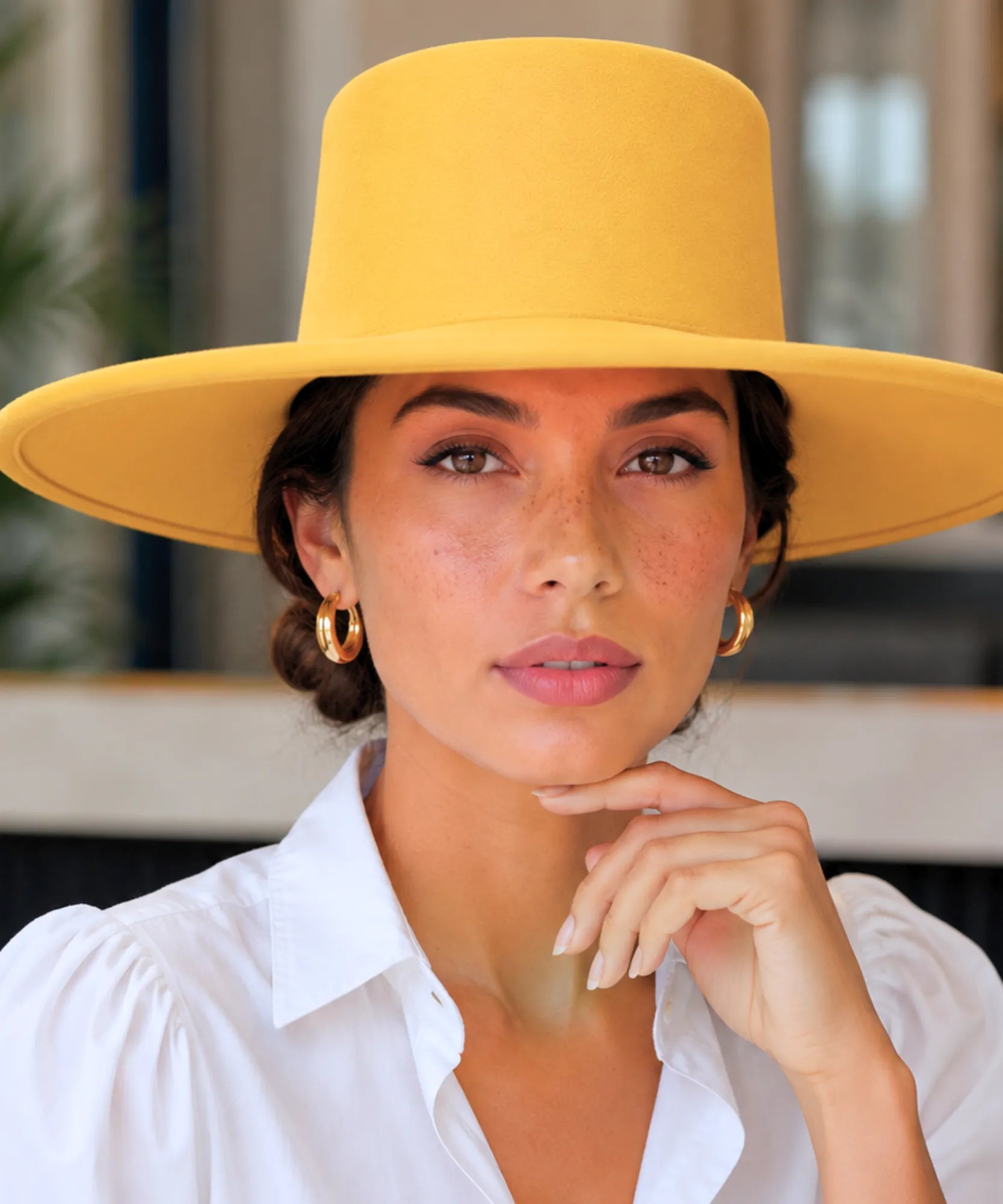Women's wide-brim structured felt hat in yellow