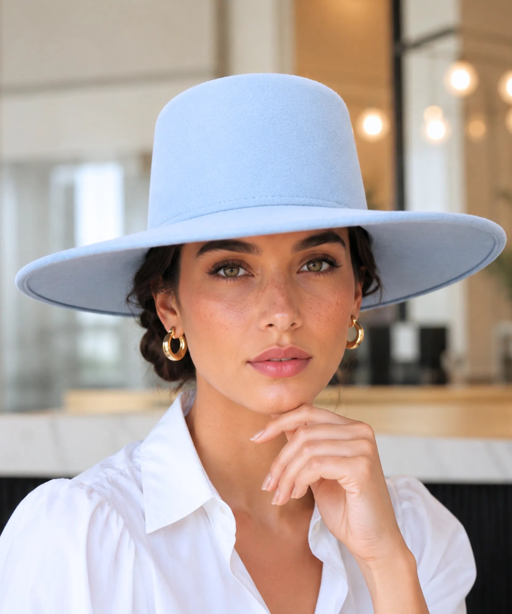 Women's wide-brim structured felt hat in light blue