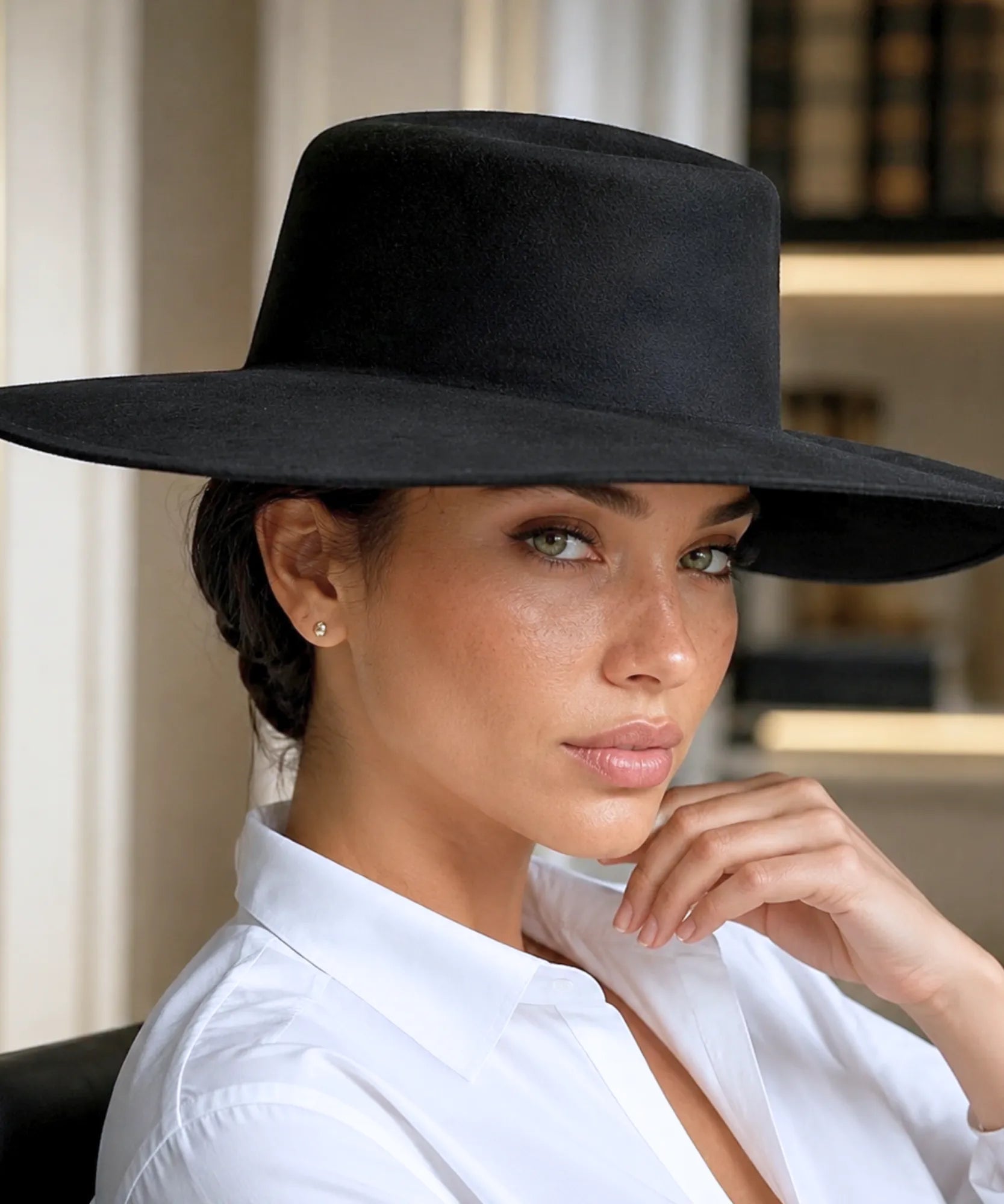 Women's wide-brim structured felt hat in black, side view