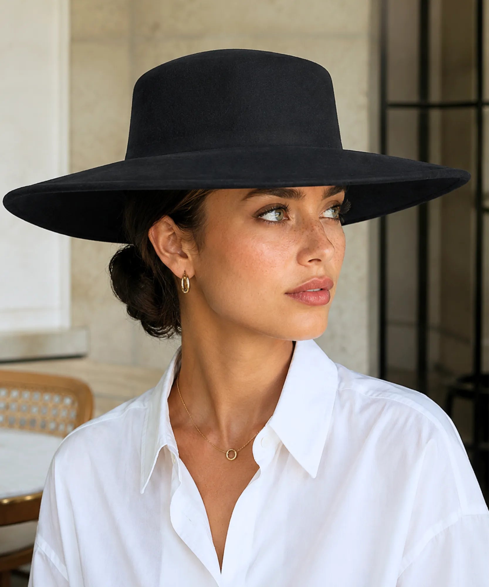 Women's wide-brim structured felt hat in black, close-up of the brim
