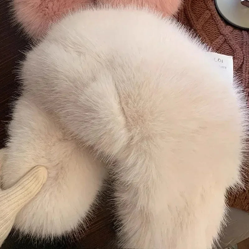 Women's fur trapper hat in ivory, close-up of the fur texture