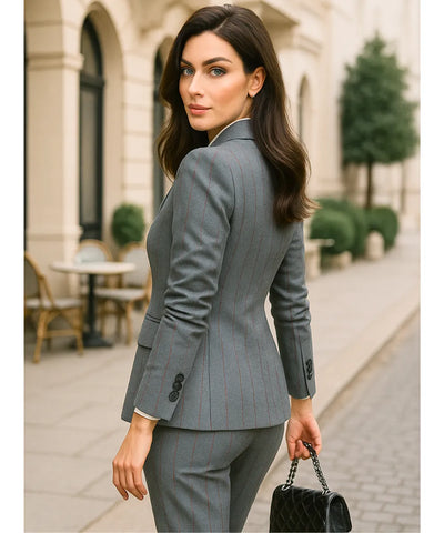 Comprar conjunto alfaiataria feminino cinza com blazer risca de giz e calça reta elegante para trabalho ou eventos em promoção ZARA
