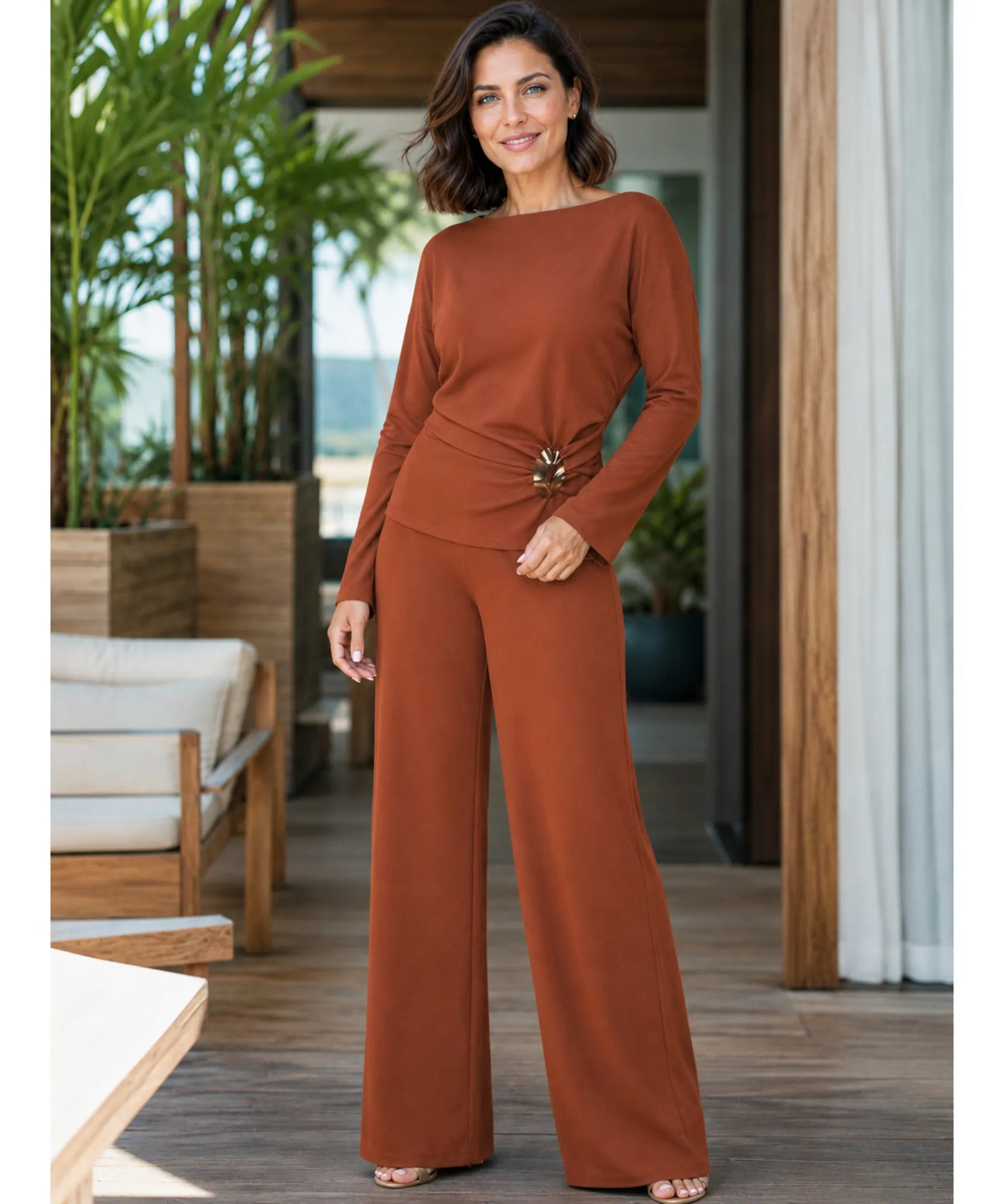 Women's crepe blouse and wide-leg pants set in brown