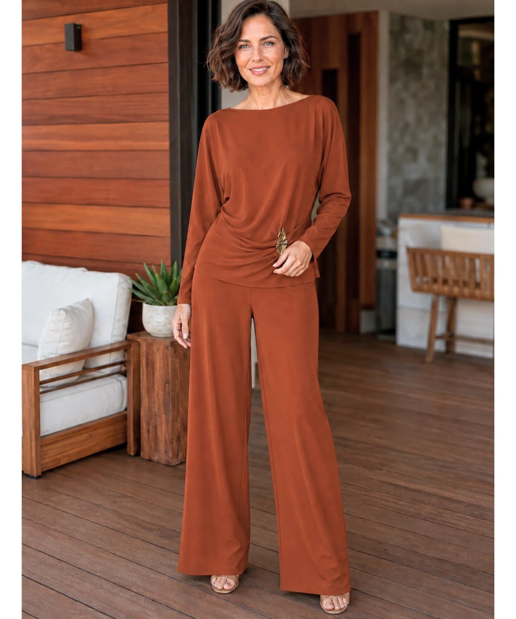 Women's crepe blouse and wide-leg pants set, trouser detail