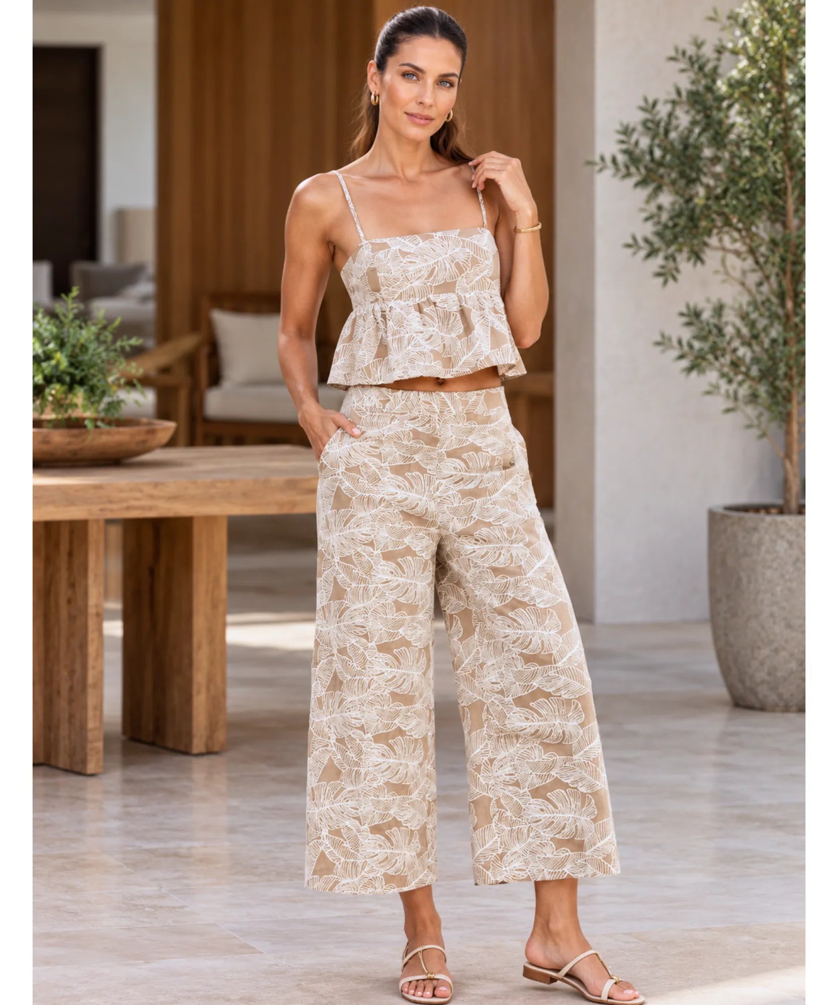Women's embroidered crop top and pants set, summer look