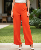 Blazer feminino com faixa e calça flare em alfaiataria moderna em promoção ZARA
